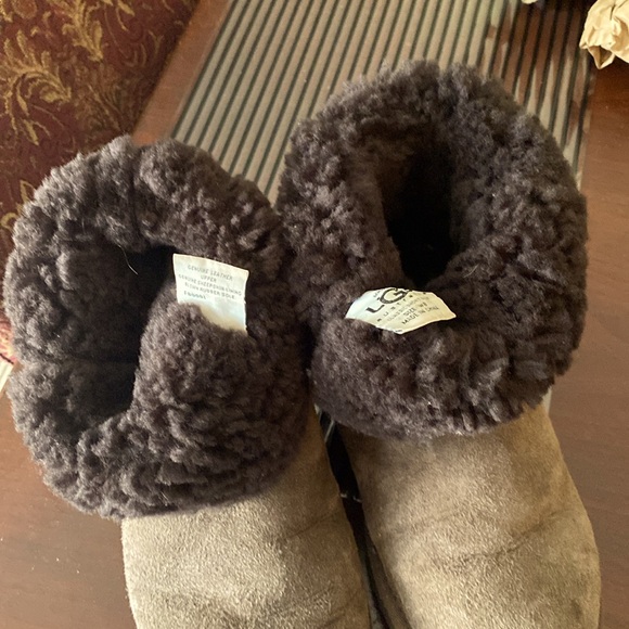 Classic UGG Short ll Women’s Brown Boots, Size 8 - Picture 5 of 5